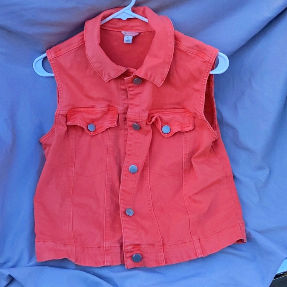 1990s-esque C EST. 1946 VEST